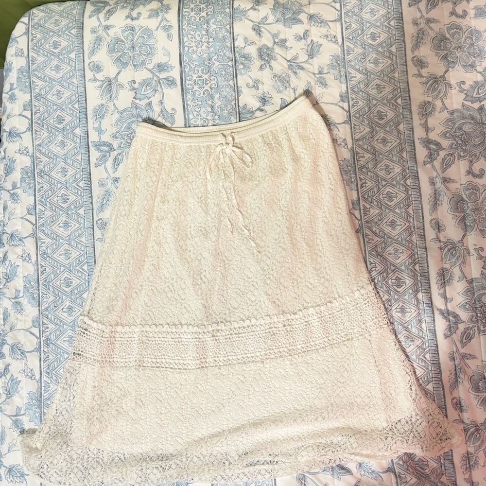 Elegant White Lace Skirt